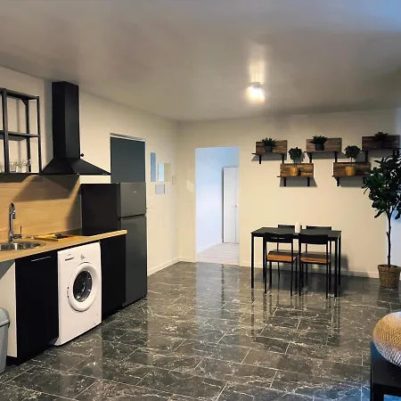 Cosy Et Spacieux Avec Balcon Apartament *